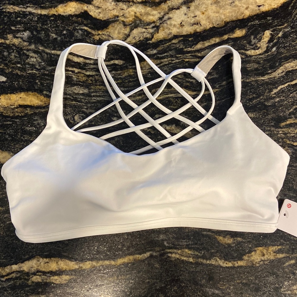Lululemon NWT free to be wild bra size 10